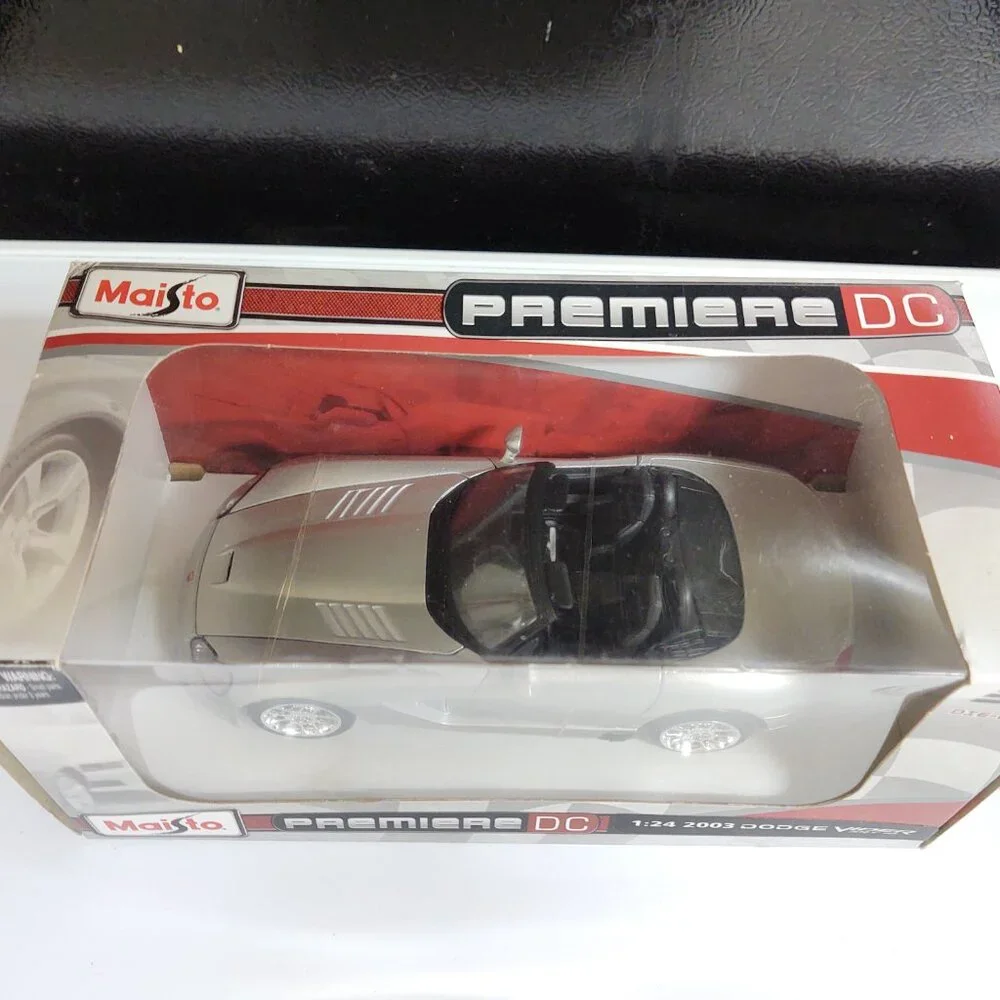2003 DODGE VIPER SRT-10 MAISTO PREMIERE DC 1:24 DIE-CAST 2012 NEW